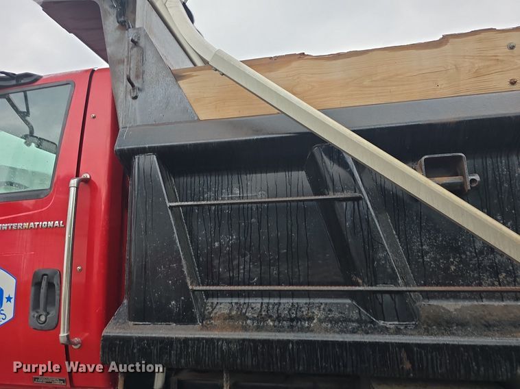 image for item DM1644 2006 International 7400 dump truck