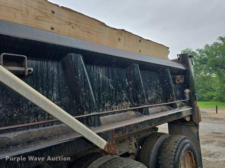 image for item DM1644 2006 International 7400 dump truck