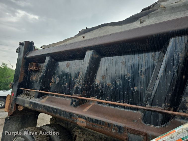 image for item DM1644 2006 International 7400 dump truck