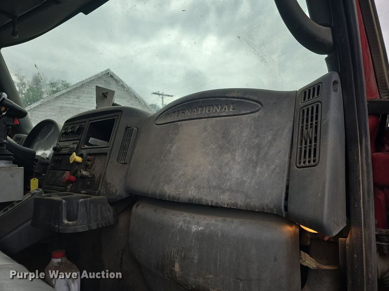 image for item DM1644 2006 International 7400 dump truck