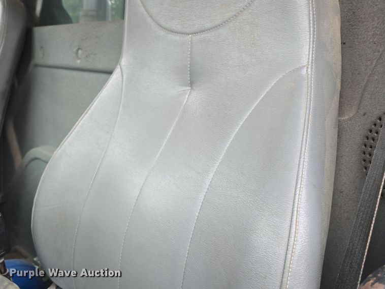 image for item DM1644 2006 International 7400 dump truck