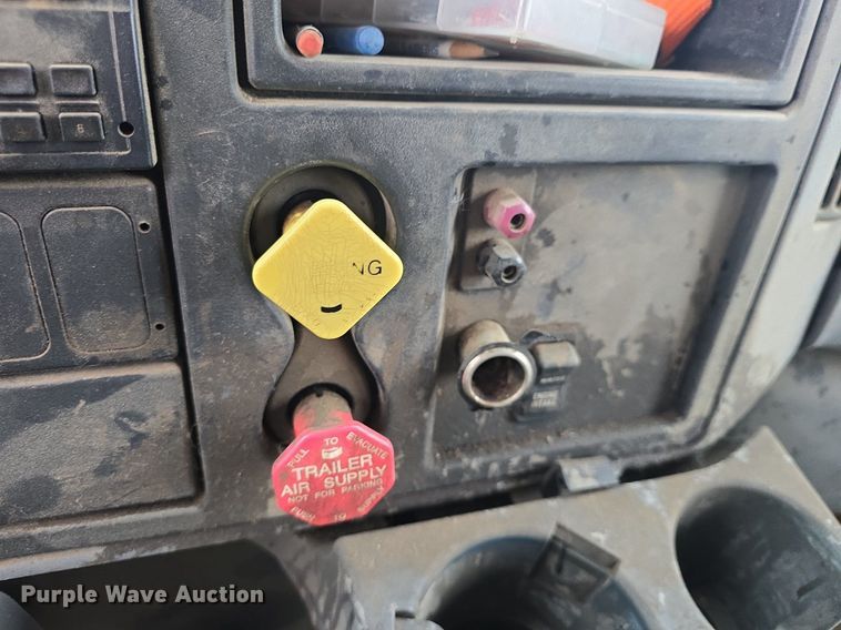 image for item DM1644 2006 International 7400 dump truck