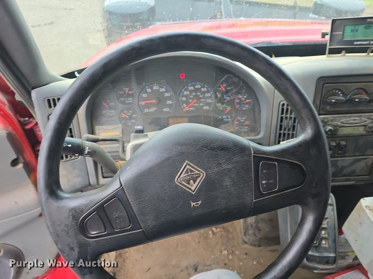 image for item DM1644 2006 International 7400 dump truck