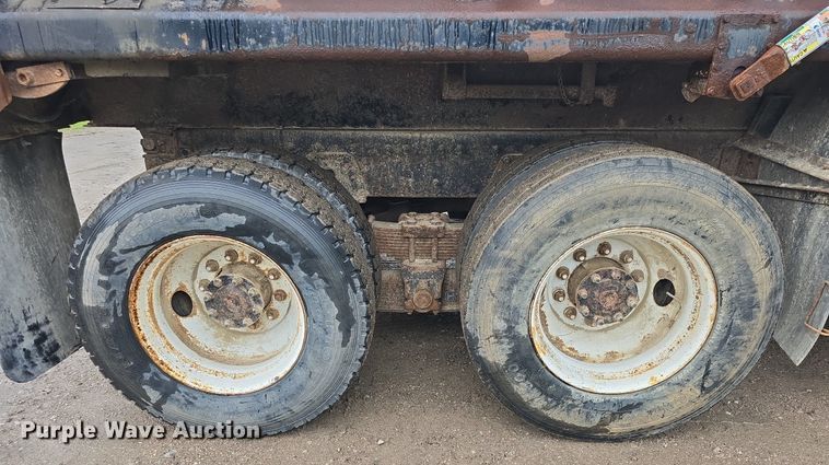 image for item DM1644 2006 International 7400 dump truck