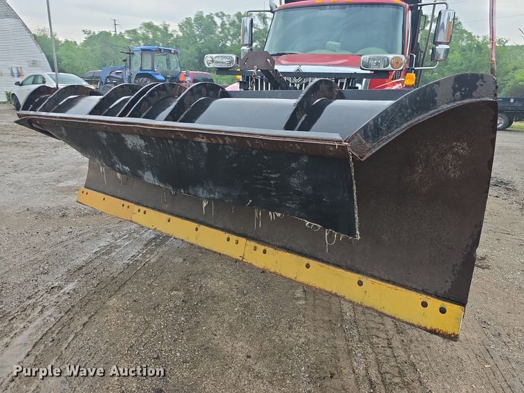 image for item DM1644 2006 International 7400 dump truck