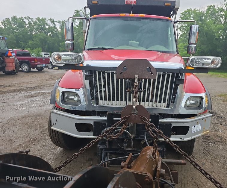 image for item DM1644 2006 International 7400 dump truck