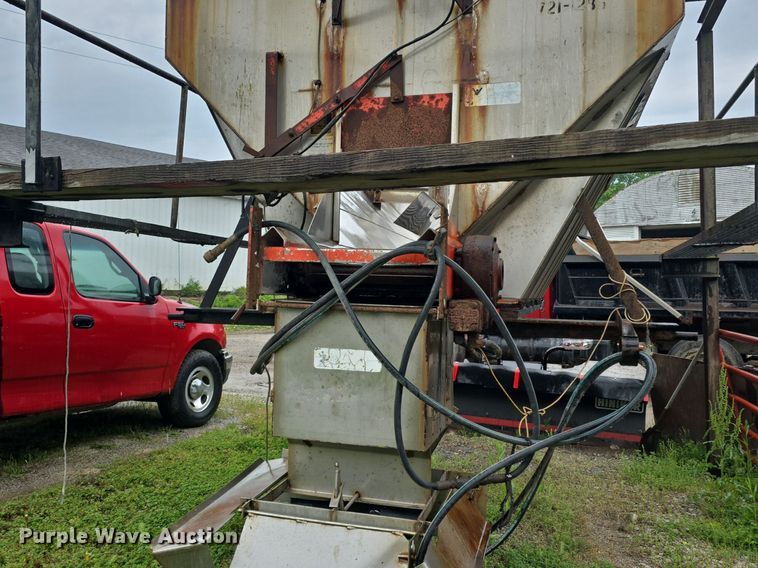 image for item DM1644 2006 International 7400 dump truck