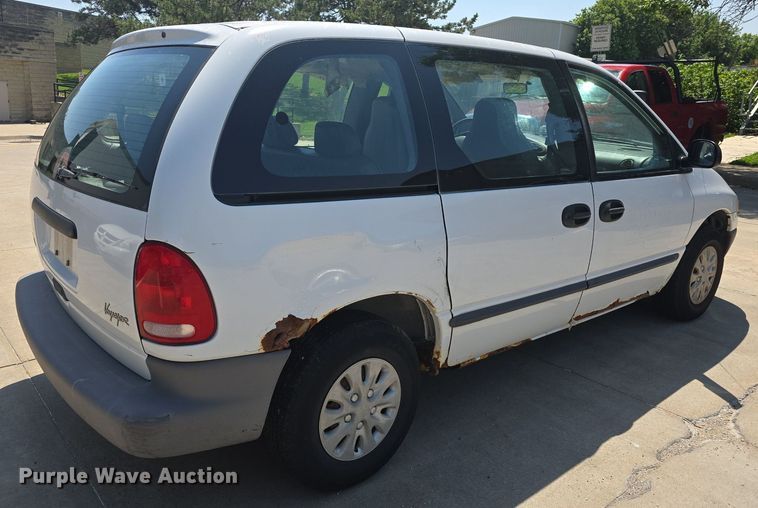 image for item DM1647 1999 Plymouth  Voyager van