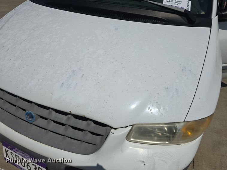 image for item DM1647 1999 Plymouth  Voyager van