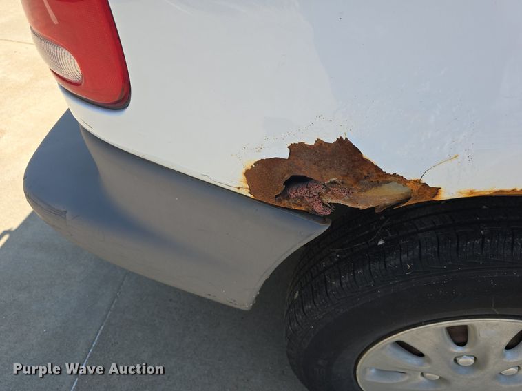 image for item DM1647 1999 Plymouth  Voyager van