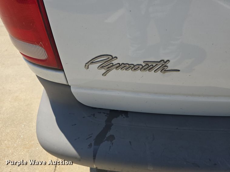 image for item DM1647 1999 Plymouth  Voyager van