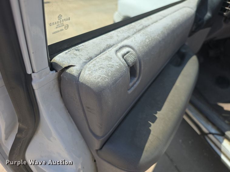 image for item DM1647 1999 Plymouth  Voyager van