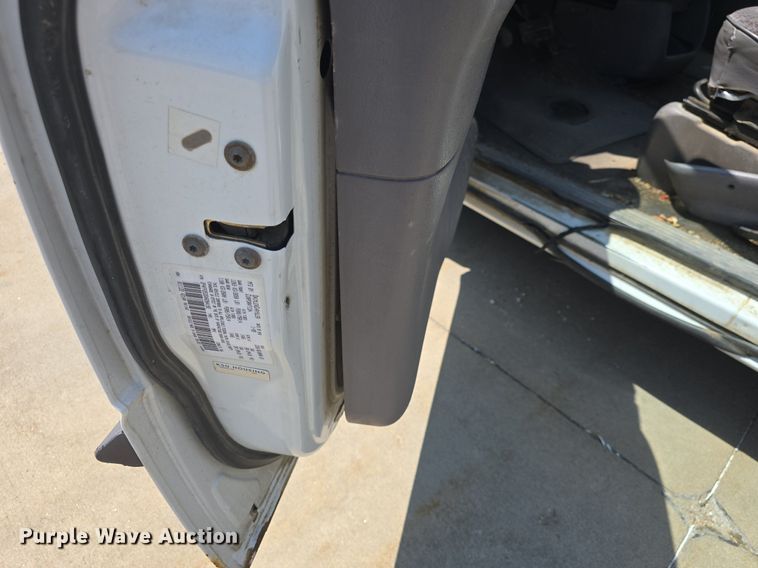 image for item DM1647 1999 Plymouth  Voyager van