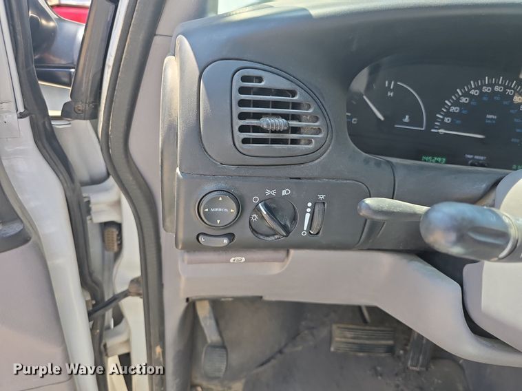 image for item DM1647 1999 Plymouth  Voyager van