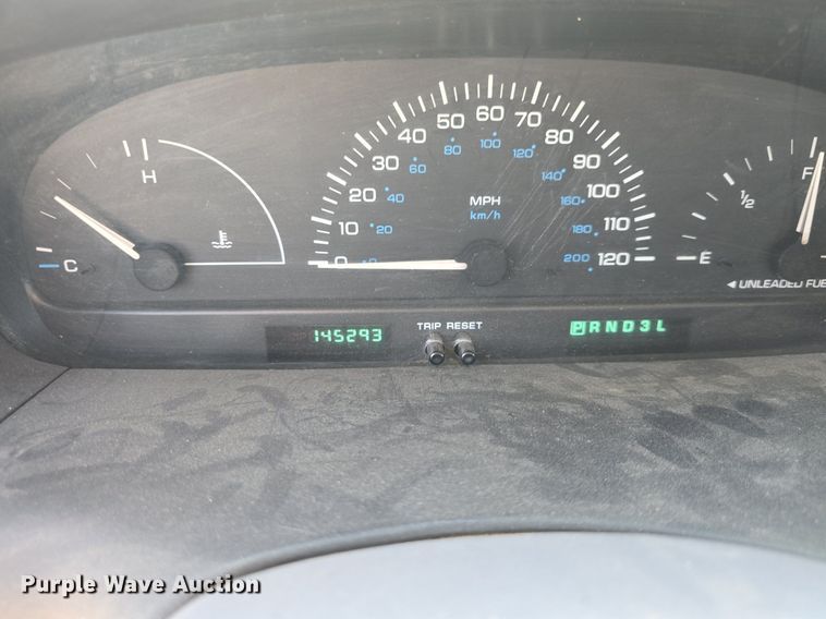 image for item DM1647 1999 Plymouth  Voyager van