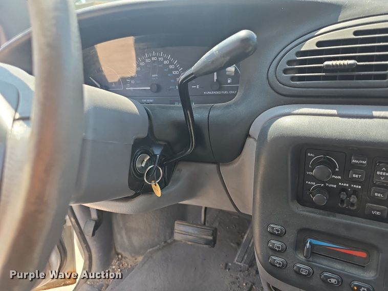 image for item DM1647 1999 Plymouth  Voyager van