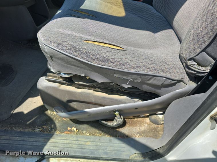 image for item DM1647 1999 Plymouth  Voyager van