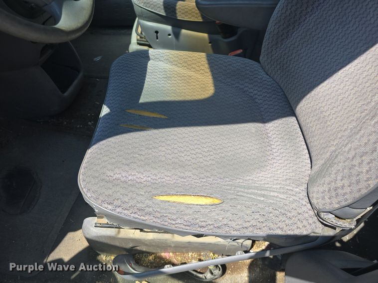 image for item DM1647 1999 Plymouth  Voyager van