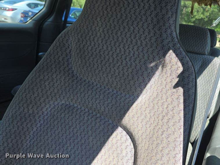 image for item DM1647 1999 Plymouth  Voyager van