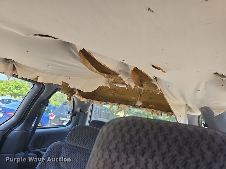 image for item DM1647 1999 Plymouth  Voyager van