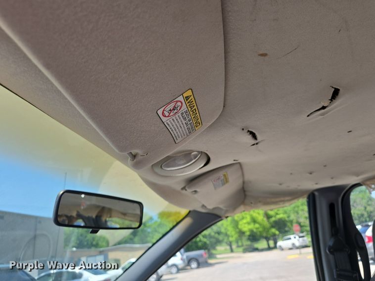 image for item DM1647 1999 Plymouth  Voyager van