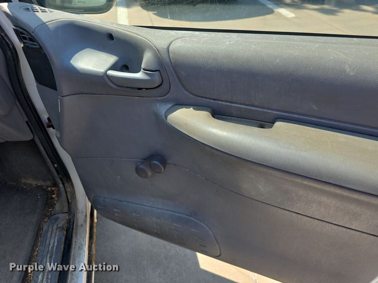 image for item DM1647 1999 Plymouth  Voyager van