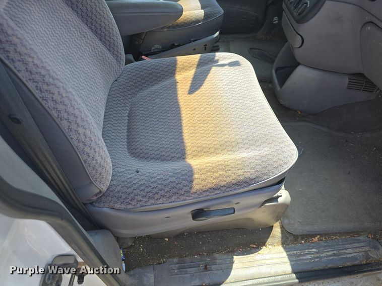 image for item DM1647 1999 Plymouth  Voyager van