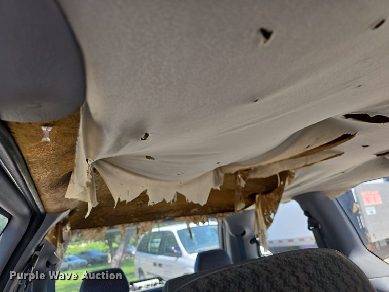 image for item DM1647 1999 Plymouth  Voyager van