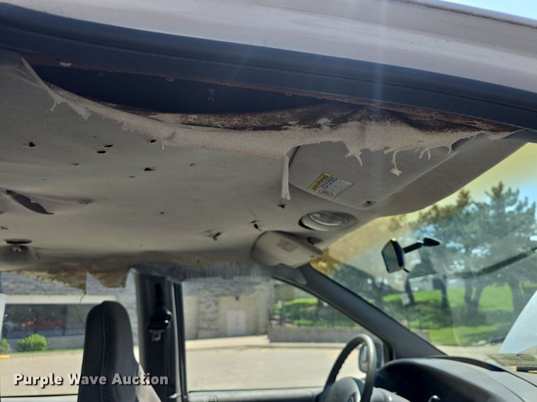 image for item DM1647 1999 Plymouth  Voyager van