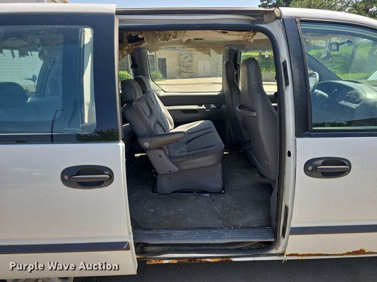 image for item DM1647 1999 Plymouth  Voyager van