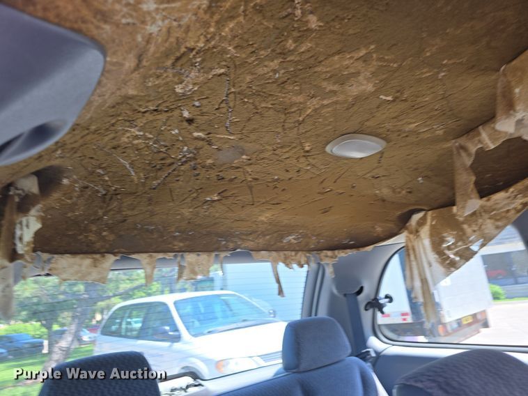 image for item DM1647 1999 Plymouth  Voyager van