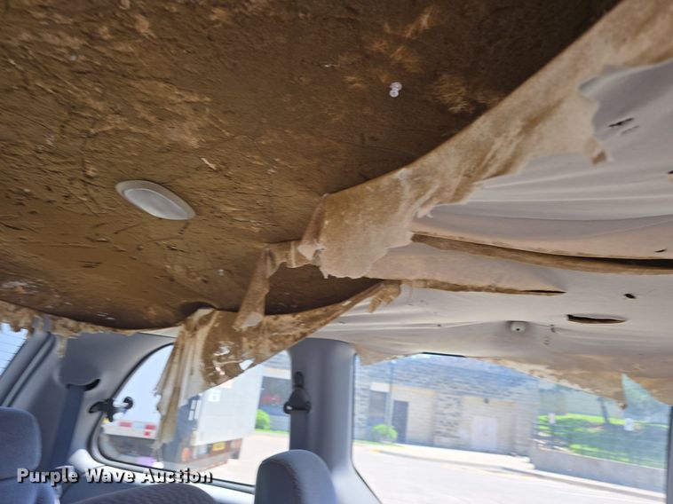 image for item DM1647 1999 Plymouth  Voyager van