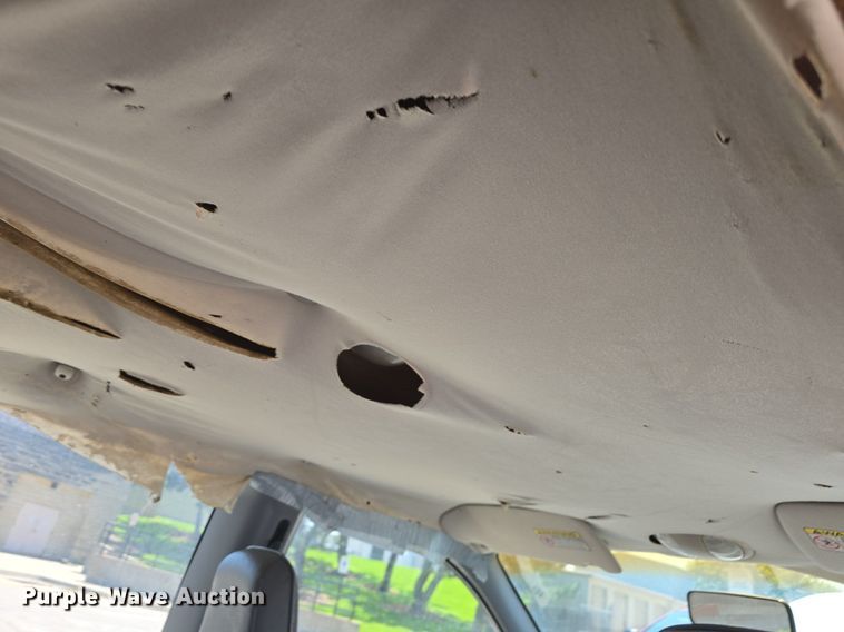 image for item DM1647 1999 Plymouth  Voyager van