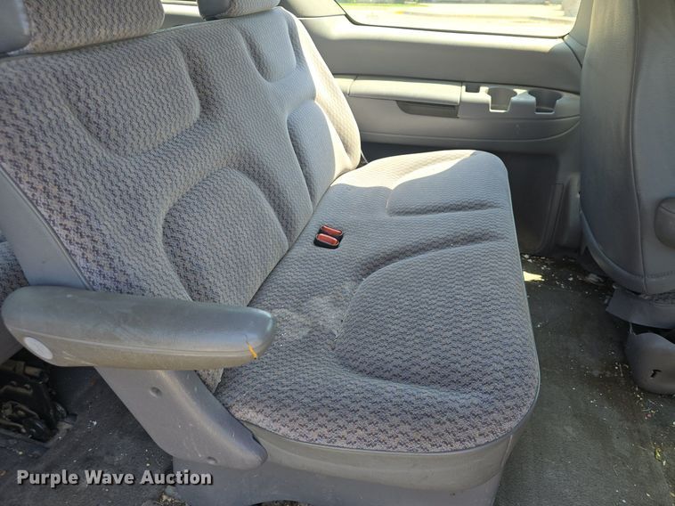 image for item DM1647 1999 Plymouth  Voyager van