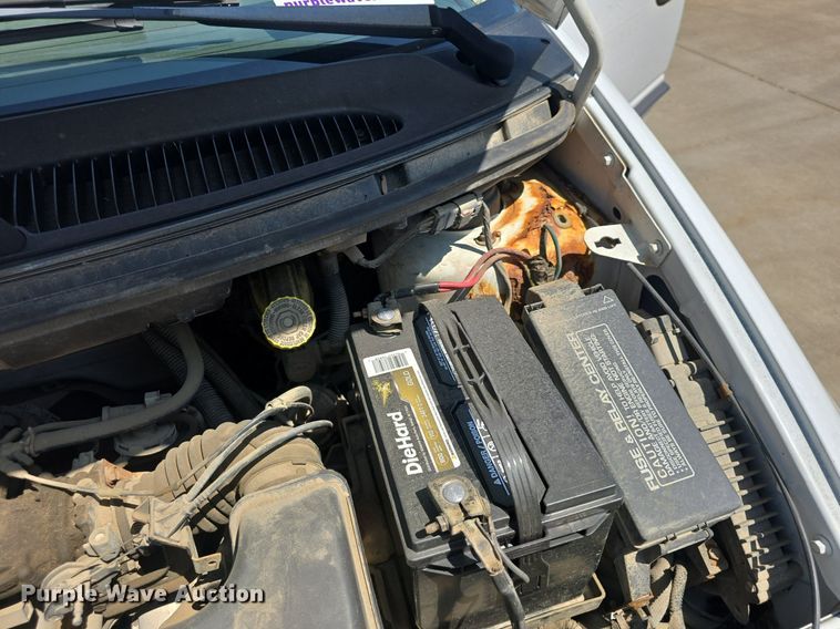 image for item DM1647 1999 Plymouth  Voyager van