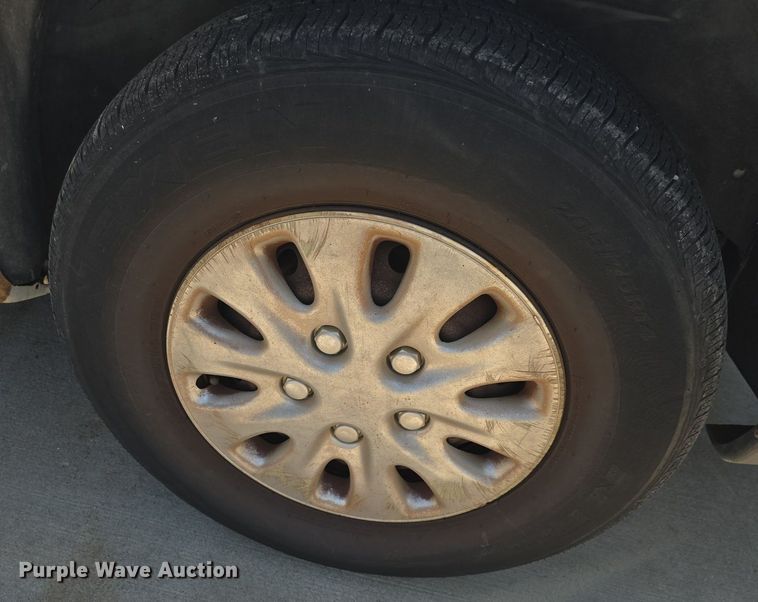 image for item DM1647 1999 Plymouth  Voyager van