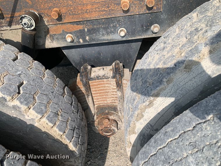 image for item DM7851 1991 Mack RD690S semi truck