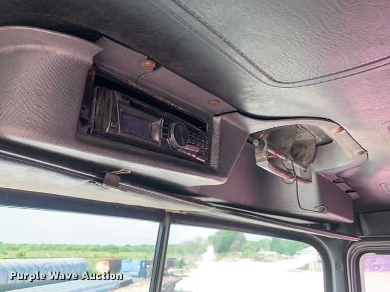 image for item DM7851 1991 Mack RD690S semi truck