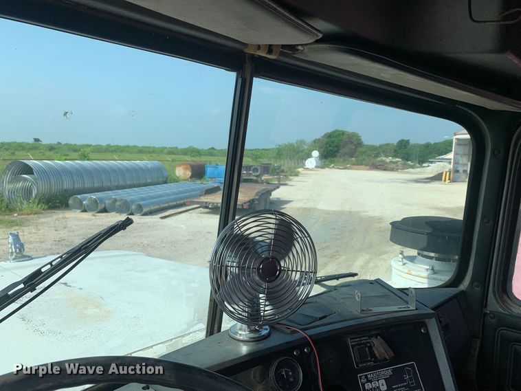 image for item DM7851 1991 Mack RD690S semi truck