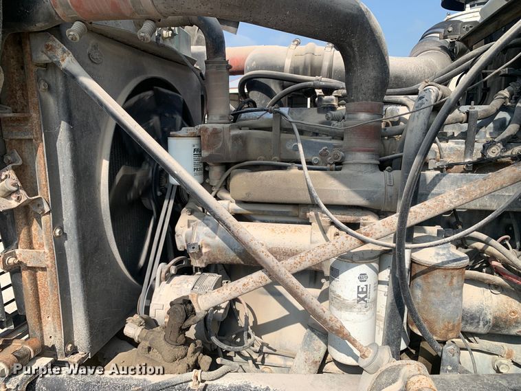 image for item DM7851 1991 Mack RD690S semi truck