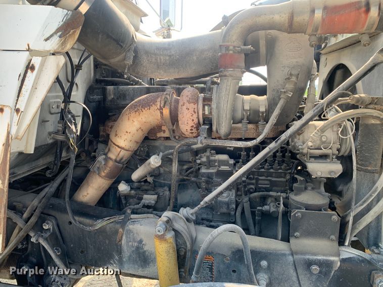 image for item DM7851 1991 Mack RD690S semi truck