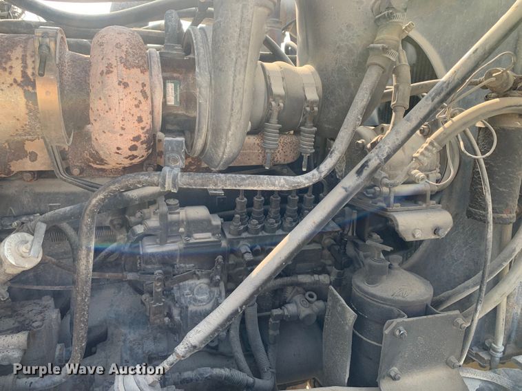 image for item DM7851 1991 Mack RD690S semi truck