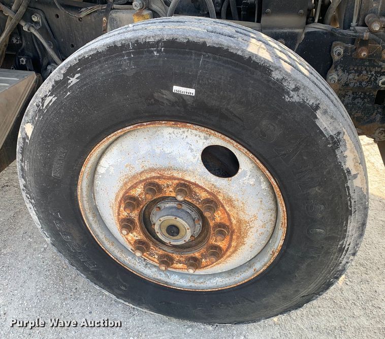 image for item DM7851 1991 Mack RD690S semi truck