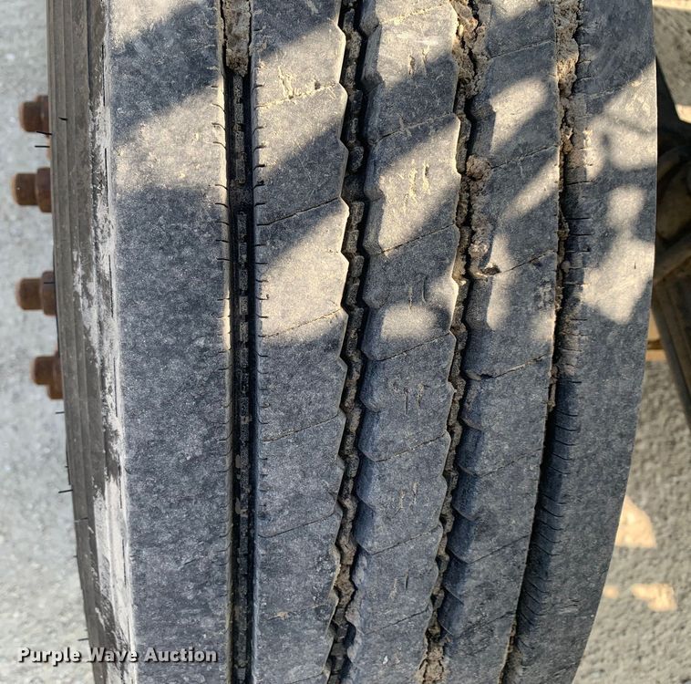 image for item DM7851 1991 Mack RD690S semi truck