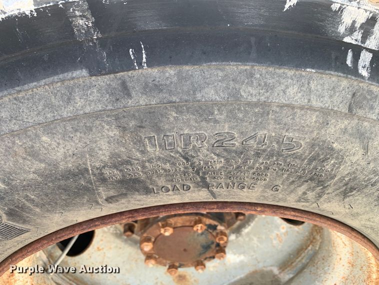 image for item DM7851 1991 Mack RD690S semi truck