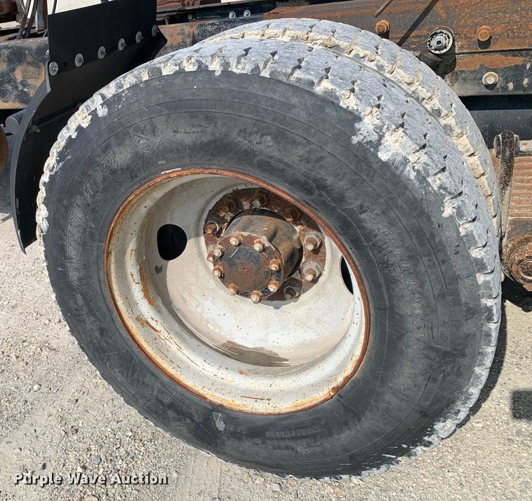 image for item DM7851 1991 Mack RD690S semi truck