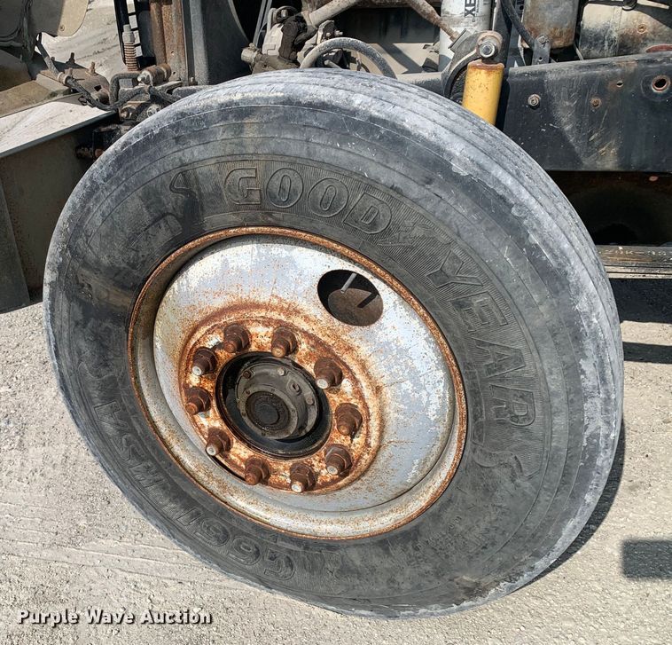 image for item DM7851 1991 Mack RD690S semi truck