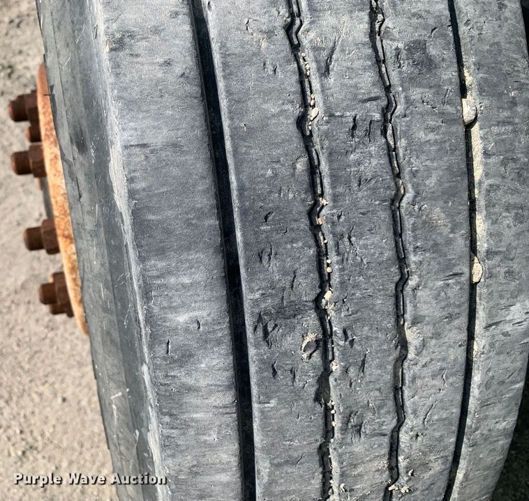 image for item DM7851 1991 Mack RD690S semi truck