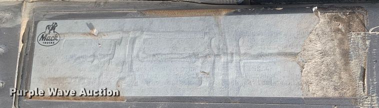 image for item DM7851 1991 Mack RD690S semi truck