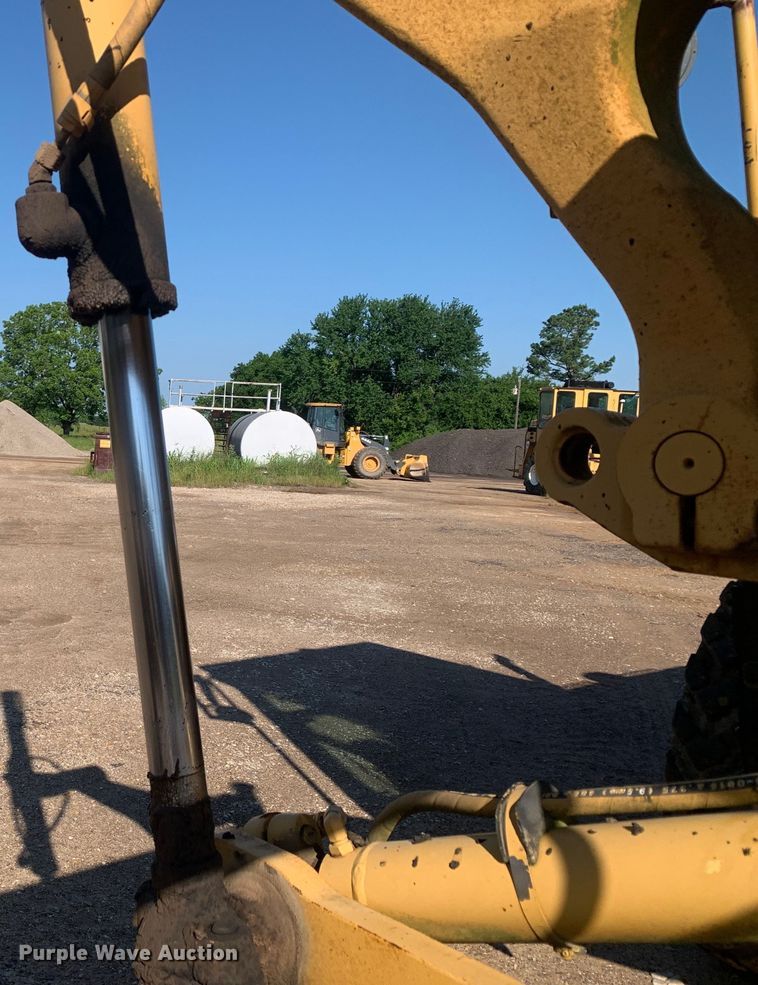 image for item DM7861 2001 Caterpillar 140H  motor grader